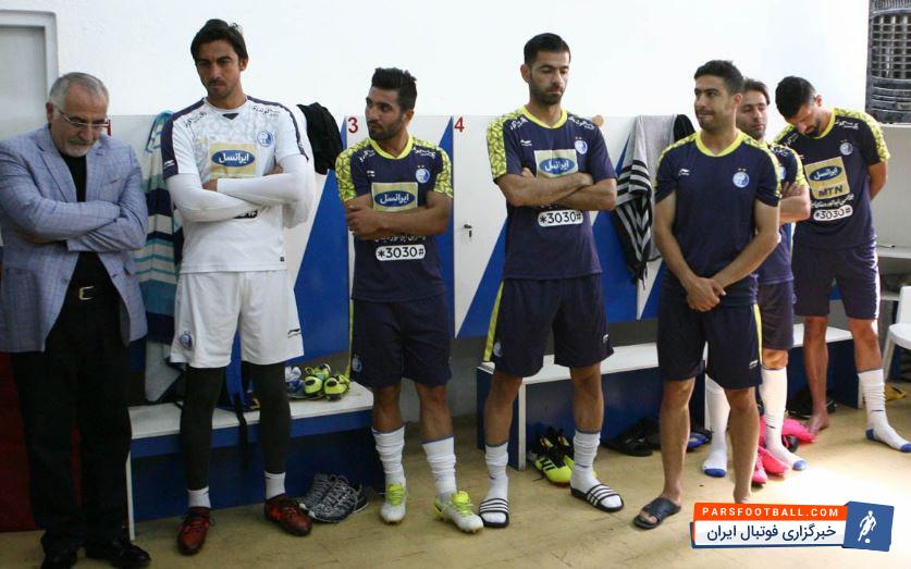 اصغر حاجیلو مدافع متعصب سال های دور استقلال است اصغر حاجیلو امروز با استقبال گرم هواداران این تیم پست جدید خود را تحویل گرفت.