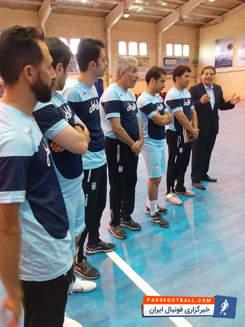 حمدرضا ساکت امروز با حضور در سالن فوتسال، دقایقی را با کادر فنی و بازیکنان به گفتوگو پرداخت محمدرضا ساکت امروز تمرین تیم ملی فوتسال را از نزدیک تماشا کرد.