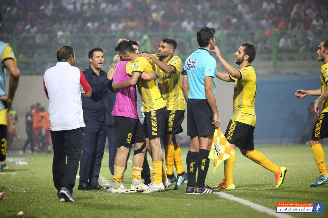 تک گل پارس جنوبی را ابراهیم صالحی به ثمر رساند ابراهیم صالحی مهاجم پارس جنوبی جم در حرکتی ارزشمند گلش را به عماد میرجوان تقدیم کرد.