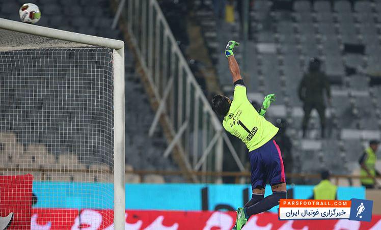 رحمتی کاپیتان استقلال است رحمتی با بسته نگه داشتن دروازه اش مقابل تراکتور در هفته سوم لیگ برتر موفق شد رکورد جاودانه دیگری در فوتبال ایران به ثبت برساند.