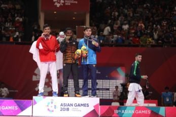 امیر مهدی زاده ملی پوش کاراته ایران است امیر مهدی زاده بعد از کسب مدال نقره گفت: هر چقدر تلاش کردم، زورم نرسید چون فقط با حریف مبارزه نمی کردم!