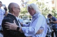 شفر قصد داشت برای شروع کنفرانس مطبوعاتی خود وارد استادیوم آزادی شود که در این بین برخورد جالبی بین شفر و فریرا دو مربی با تجربه اتفاق افتاد.