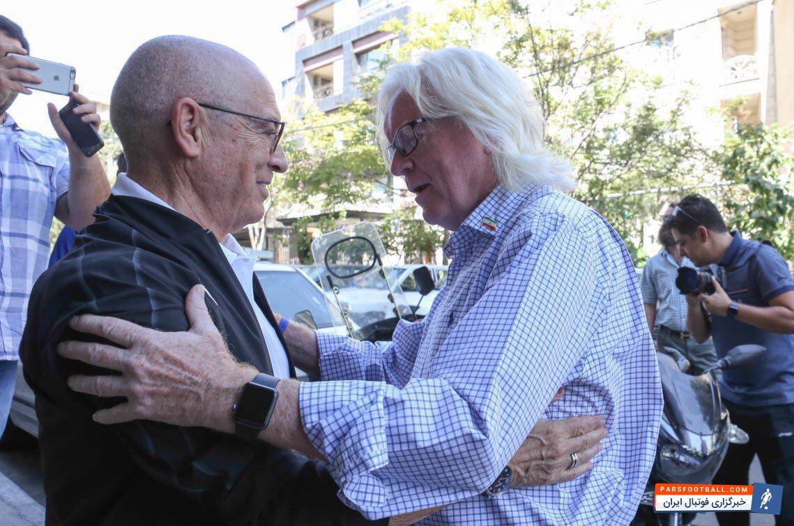 شفر قصد داشت برای شروع کنفرانس مطبوعاتی خود وارد استادیوم آزادی شود که در این بین برخورد جالبی بین شفر و فریرا دو مربی با تجربه اتفاق افتاد.