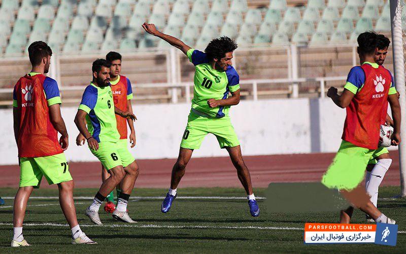 ماشین سازان برای گلزنی در دربی چشم امیدشان به رضا خالقی فر خواهد بود خالقی فر فصل گذشته گل های بسیار حساسی را برایشان به ثمر رسانده است.