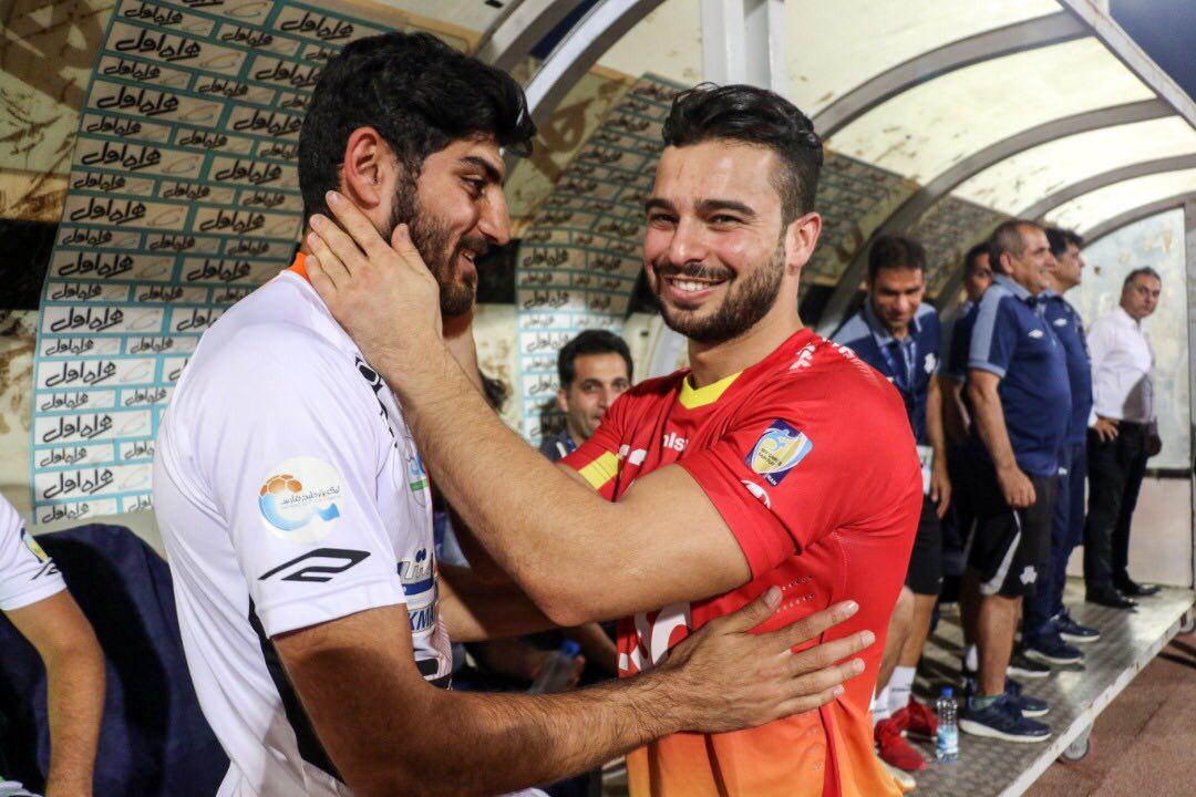 روز گذشته در چارچوب دیدار فولاد و سایپا مهدی ترابی و سروش رفیعی خریدهای پرسپولیس با هم دیدار کردند سروش رفیعی از ابتدا در زمین حضور داشت.