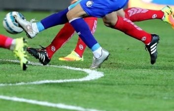 لیگ برتر تعطیل کنید