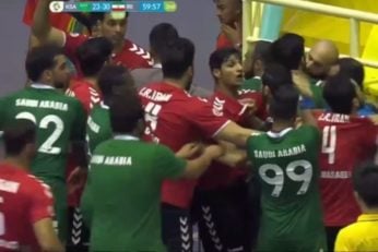 هندبال ؛ درگیری بازیکنان تیم ملی هندبال ایران و عربستان در بازی های آسیایی جاکارتا