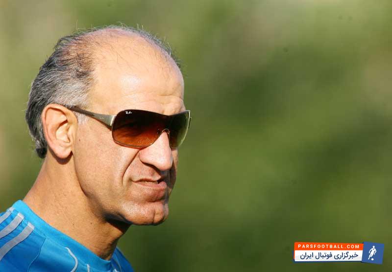 مهدی فنونی‌ زاده مدافع پیشین تیم فوتبال استقلال گفت: دست شفر خالی بود و با این تیم به جایی نمی‌رسد.