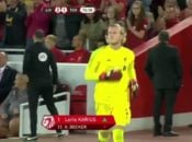 لیورپول ؛ تشویق بی امان کاریوس دروازه بان لیورپول ازسوی هواداران هنگام ورود به زمین به جای آلیسون