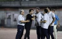 خداداد عزیزی ؛ درگیری خداداد عزیزی با داور و هواداران تیم سپیدرود