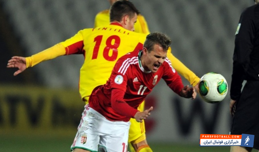 ویلادیمیر کومان با حضور در دفتر مسعود تابش، مدیرعامل باشگاه سپاهان اصفهان قرارداد رسمی برای پیوستن به جمع شاگردان امیرقلعه نویی امضا کند.