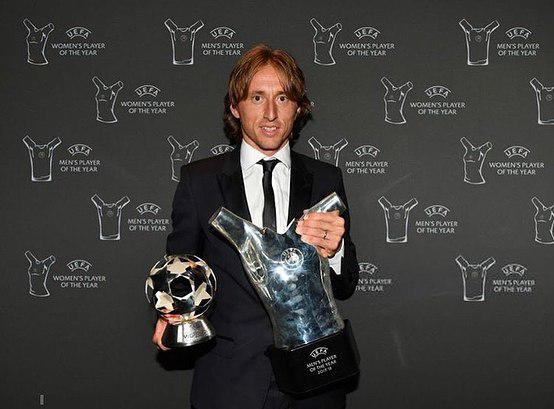 غیبت رونالدو در مراسم اهدای جوایز بهترین های سال یوفا، بازتاب فراوانی در رسانه های اروپایی داشت.لوپتگی در مورد اعتراض مندس و انتخاب مودریچ به ..