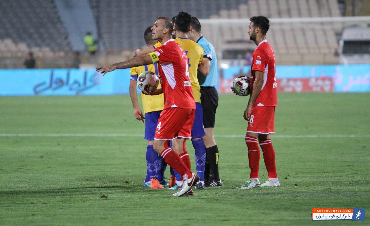 بازیکنان پرسپولیس برای باز کردن دروازه حریف، عجله زیادی داشتند آنها با وجود استفاده از دو توپ برای شروع مجدد باز هم موفق به گلزنی نشدند.