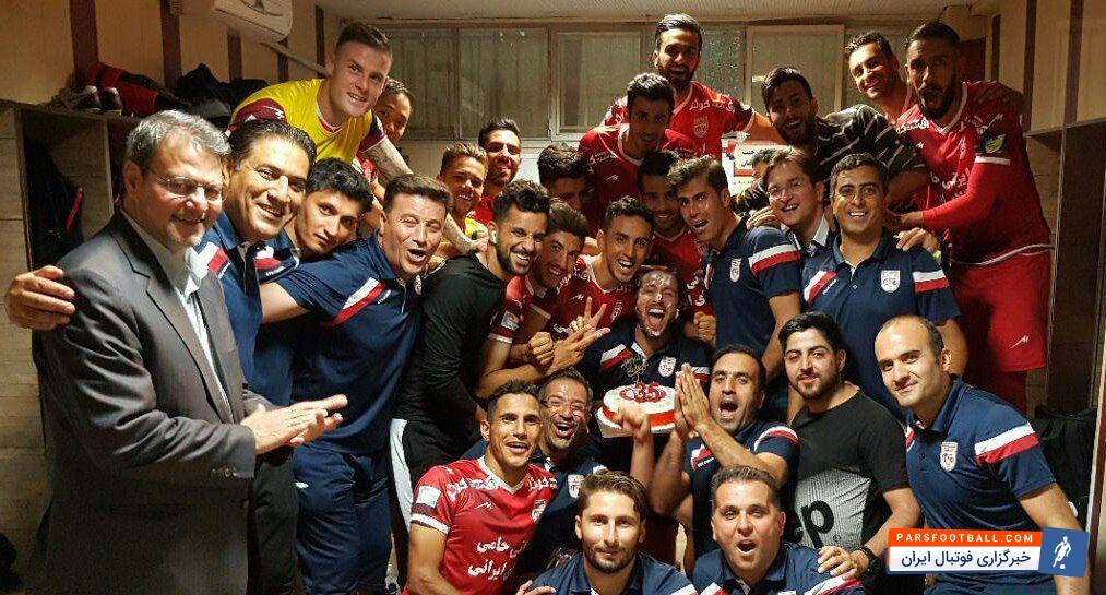 رختکن تراکتورسازی را پس از برد مقابل سایپا مشاهده می کنید: