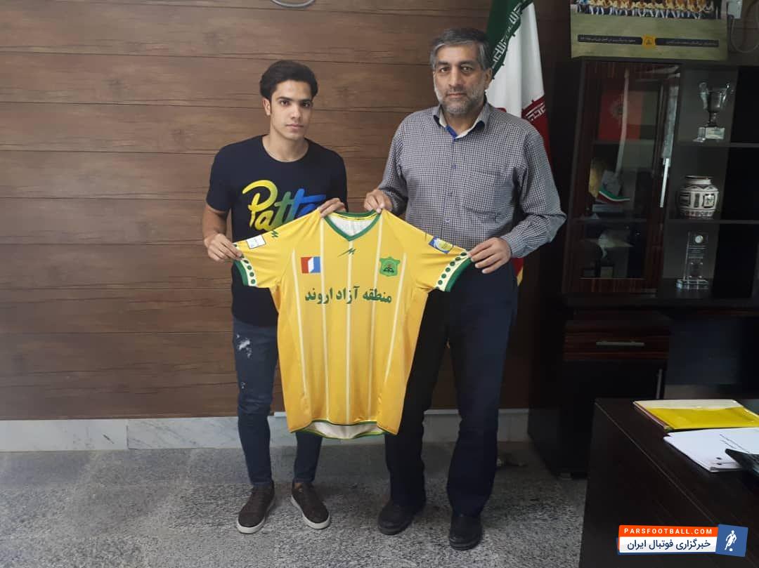 سید فاخر تهامی بعد از برگزاری جلسه ای با علی عیسی زاده قرارداد خود را با تیم فوتبال صنعت نفت آبادان نهایی کرد.