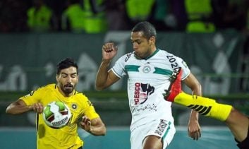 محمد ایرانپوریان مدافع تیم فوتبال سپاهان اصفهان گفت: تراکتورسازی همیشه برای من قابل احترام است، اما الان بازیکن سپاهان هستم و تلاش می‌کنم تا بهترین عملکرد را برای این تیم داشته باشم.