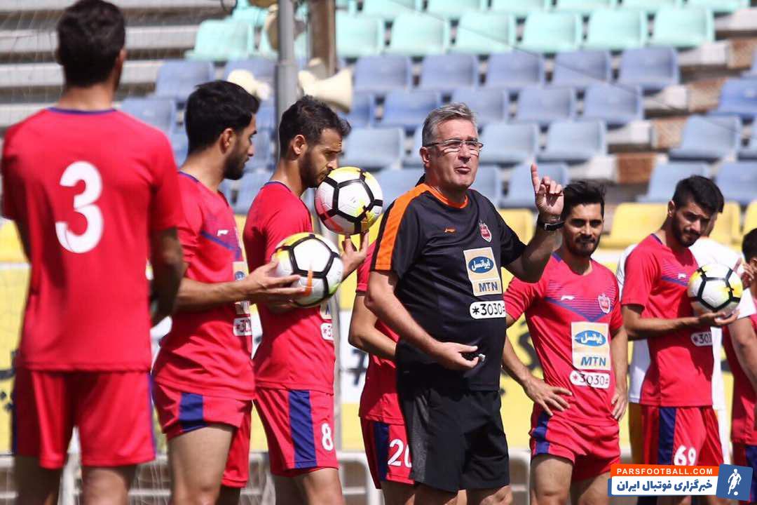 برانکو بعد از سه روز مرخصی به تهران بازگشته و تیمش را برای دو بازی حساس آینده آماده میکند برانکو از روز گذشته به تهران بازگشته است.