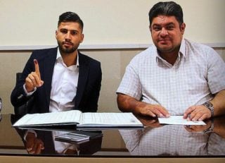 قرارداد ایمان سلیمی با حضور در هیئت فوتبال استان به ثبت رسید ایمان سلیمی با حضور در دفتر باشگاه قرارداد خود را به مدت ۴ فصل با باشگاه تراکتورسازی امضا کرد.