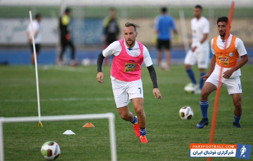 مارکوس نویمایر در تمرین بدنسازی پیش فصل استقلال حضور نداشت و به همین دلیل مارکوس نویمایر شرایط بازی کردن 90 دقیقه ای را ندارد.