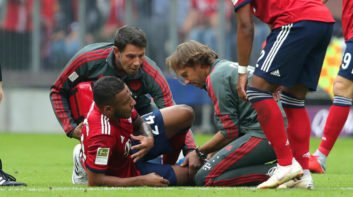 باشگاه بایرن مونیخ تایید کرد که کورنتین تولیسو، ستاره فرانسوی این باشگاه، از ناحیه لیگامنت زانو دچار آسیب دیدگی شده و برای ماه ها از میادین دور خواهد بود.