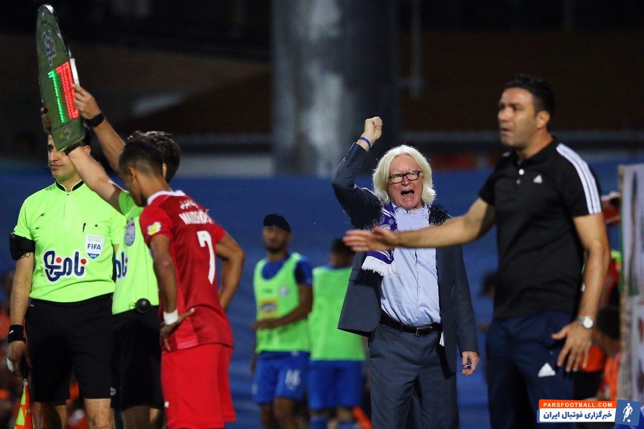 جذابتر از اتفاقات داخل زمین دیدار تیم شفر و نکونام ، جدال شفر و نکونام سرمربیان دو تیم برای فریاد زدن و اعتراضها در کنار خط طولی جلب توجه میکرد.