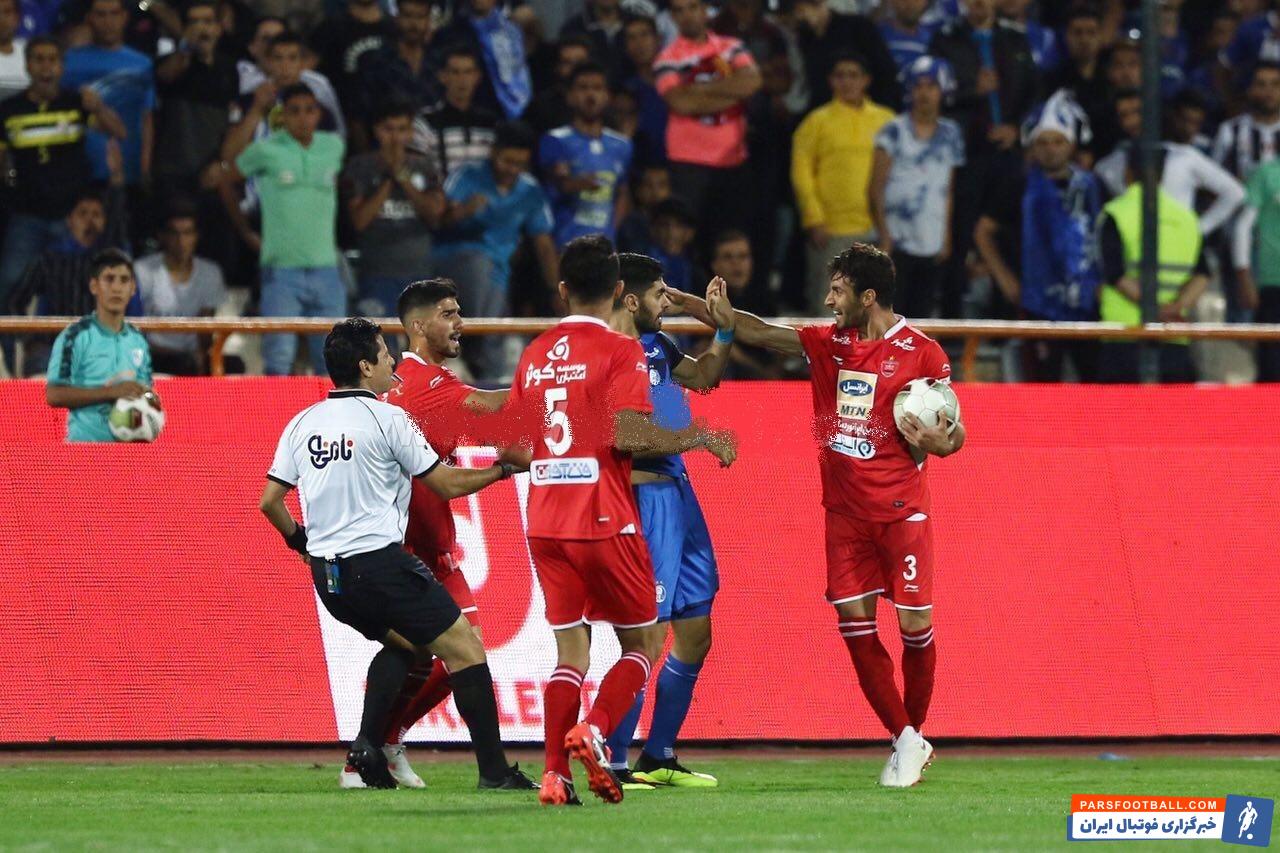 شجاع خلیل زاده مدافع پرسپولیس در دربی وظایف متنوعی را به عهده داشت خلیل زاده در دربی هشتاد و هشت نیز در یکی دو صحنه با بازیکنان حریف دچار چالش شد.