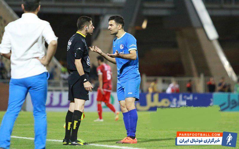 در راس این اعتراضات وحید حمدی نژادی قرار داشت حمدی نژاد در ادامه بازی با اعتراضات متوالی خود به داور و حتی هم تیمی های خود به مرد همیشه معترض بازی تبدیل شد.