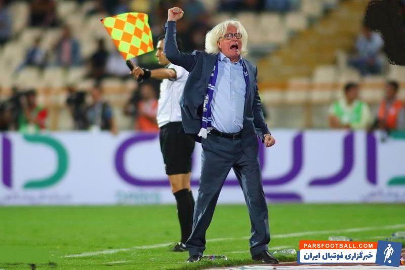 شفر سرمربی آلمانی استقلال بازهم عصبانی‌ترین و پر جنب و جوش‌ترین استقلالی حاضر در میدان بود وینفرد شفر در کنار زمین دائم با داور چهارم در حال صحبت بود.