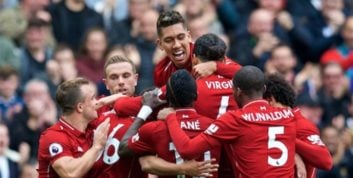 بایرن مونیخ با تساوی برابر آگسبورگ از از بین تیم های با صد درصد برد کنار گذاشته شد