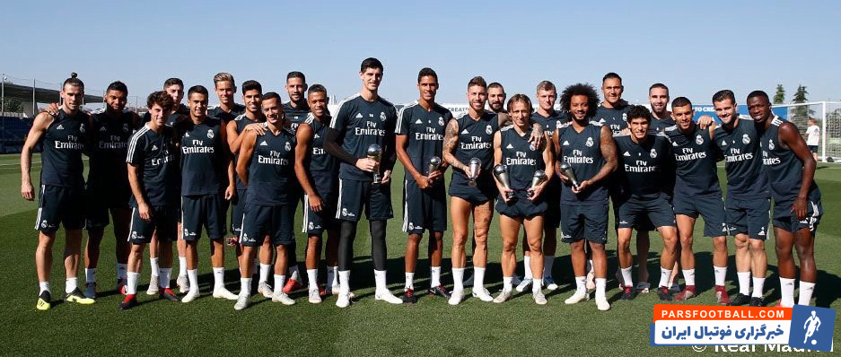 رئال مادرید ؛ بازیکنان رئال مادرید با جوایزشان در تمرینات حاضر شدند