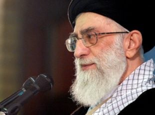 علی خامنه ای برای مدال آوران کاروان ورزشی ایران در بازی های آسیایی جاکارتا پیامی فرستاد علی خامنه ای از ورزشکاران تشکر کرد.