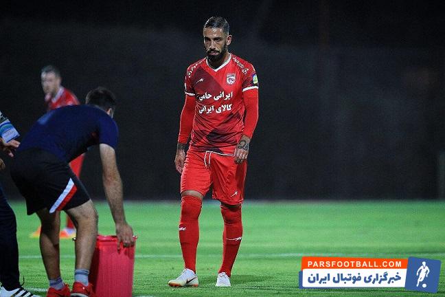 اشکان دژاگه ؛ اعتراض اشکان دژاگه به توشاک هنگام تعویض در بازی تراکتورسازی و نفت