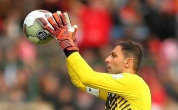 رحمان احمدی دروازه‌بان تیم فوتبال پارس جنوبی جم گفت: چون دو سال در پیکان بودم، شناخت خوبی از بازیکنان این تیم داشتم و امروز هم این شناخت خیلی به من کمک کرد.رحمان احمدی دروازه‌بان تیم فوتبال پارس جنوبی جم گفت: چون دو سال در پیکان بودم، شناخت خوبی از بازیکنان این تیم داشتم و امروز هم این شناخت خیلی به من کمک کرد.