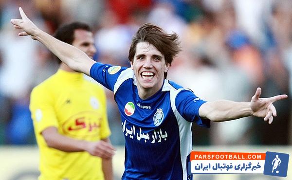 جانواریو ستاره برزیلی اسبق استقلال است جانواریو گفت: میخواهم یک روز فرصت سرمربیگری در استقلال برایم فراهم شود تا دینم را به این تیم و طرفدارانش ادا کنم.