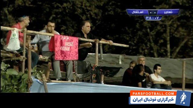 تماشاگر نساجی که همواره برای تماشای بازی نساجی بر بام خانه اش حاضر می شد این بار به دردسر افتاد و مجبور شد برای تماشای بازی از خانه اش دست به جیب شود.