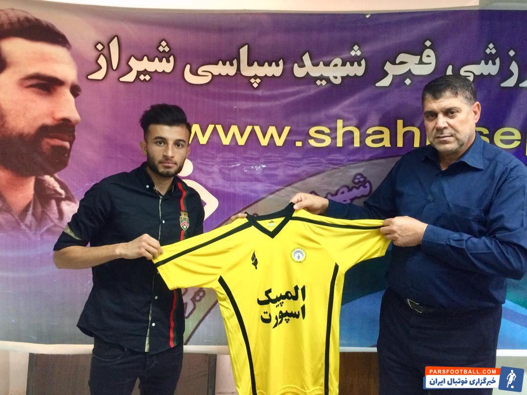 مجتبی حق دوست یکی از بازیکنان مورد علاقه منصوریان بود مجتبی حق دوست برای گذراندن خدمت سربازی به عضویت تیم فوتبال فجرسپاسی درآمد.