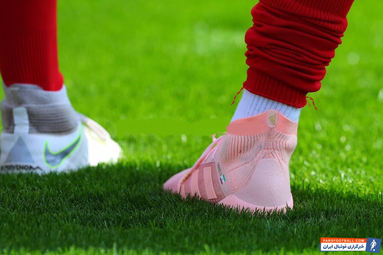 این استوک هایی است که کمپانی آدیداس آن را برای امید ابراهیمی طراحی کرده است تا امید ابراهیمی در بازی های ملی از آن استفاده کند.