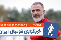 مک درموت دستیار جنجالی این روزهای کارلوس کی‌روش با چهره‌ای خندان در تمرینات تیم ملی ایران حاضر شد مک درموت را با پیراهن قرمز می بینید.