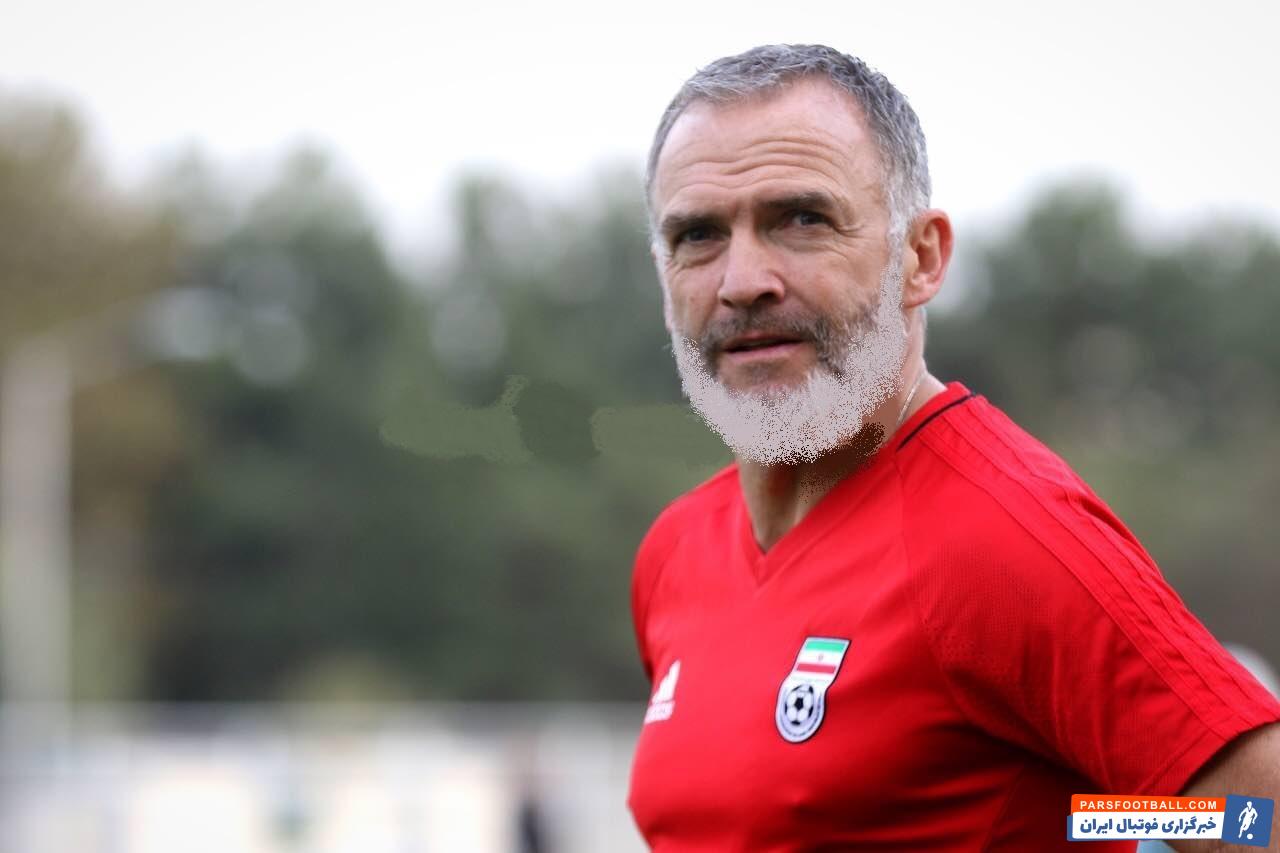 مک درموت دستیار جنجالی این روزهای کارلوس کی‌روش با چهره‌ای خندان در تمرینات تیم ملی ایران حاضر شد مک درموت را با پیراهن قرمز می بینید.