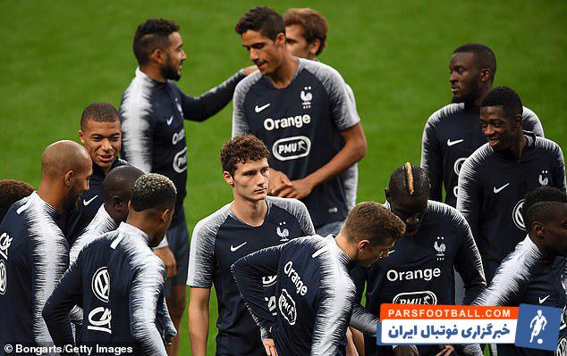 تیم ملی فرانسه در آستانهی دیدار امشب در مقابل آلمان که در پاریس و در استاد دو فرانس برگزار خواهد شد تیم ملی فرانسه روز دوشنبه در این ورزشگاه تمرین کرد.