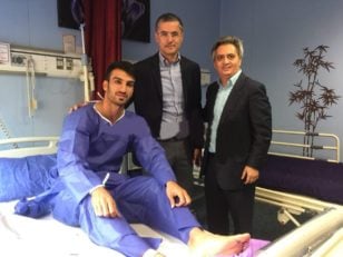 حسین ماهینی کاپیتان دوم پرسپولیس در‌ دیدار مقابل استقلال دچار مصدومیت رباط صلیبی شد حسین ماهینی مدافع باتجربه پرسپولیس امروز صبح تحت عمل جراحی قرار گرفت.