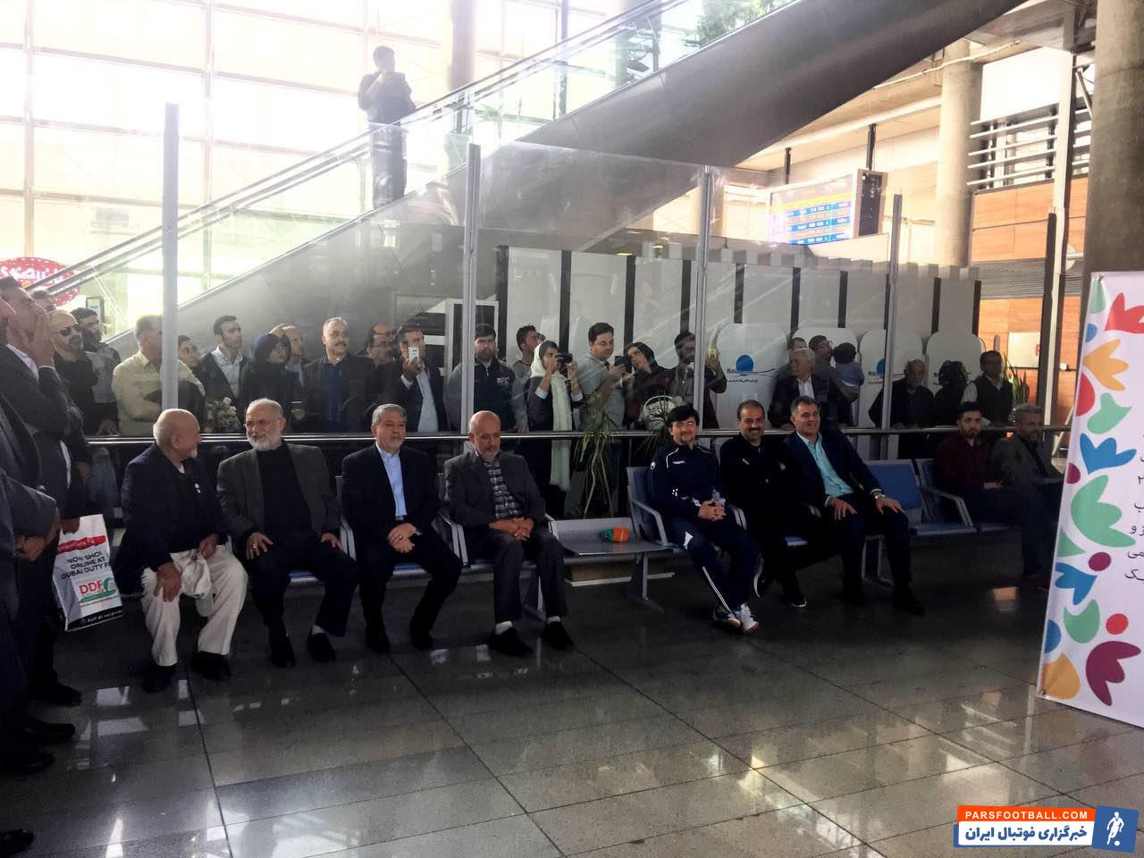 در مراسم استقبال از ورزشکاران، صالحی امیری و عبدالحمید احمدی معاون وزارت ورزش حضور داشتند عبدالحمید احمدی با لباس ورزشی در فرودگاه بود.