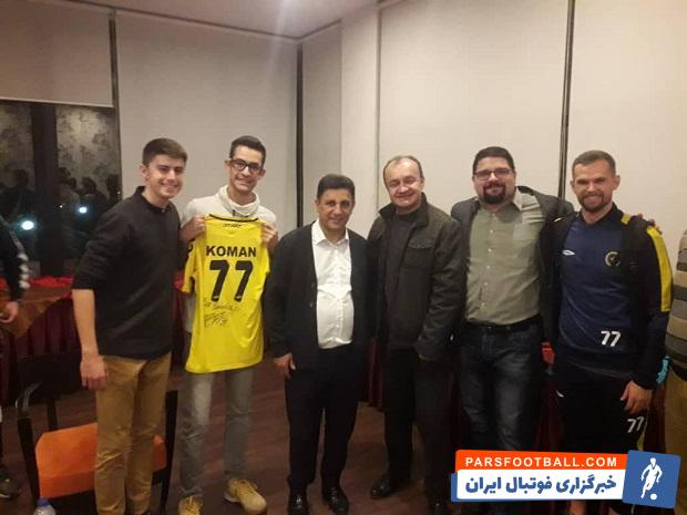 ولادیمیر کومان بازی خوبی مقابل استقلال انجام داد سفیر مجارستان به همراه پسرش در آزادی حاضر بودند در پایان بازی پیراهن ولادیمیر کومان را به یادگار گرفتند.