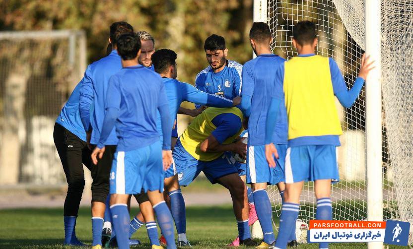 بازیکنان استقلال امروز به شکلی جالب آخرین تمرین خود را قبل از بازی با سایپا برگزار کردند در این تمرین کری های بین بازیکنان استقلال جذاب بود .