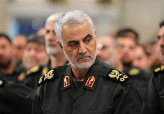 قاسم سلیمانی هم صبح امروز با حضور در استادیوم آزادی در جمع شرکت کنندگان همایش بسیجیان قرار گرفت قاسم سلیمانی از نزدیک شاهد برپایی این مراسم بود.