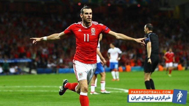 بیل ؛ گرت بیل جایزه کفش طلایی به خاطر رکورد زنی در گلزنی در تیم ولز را دریافت کرد