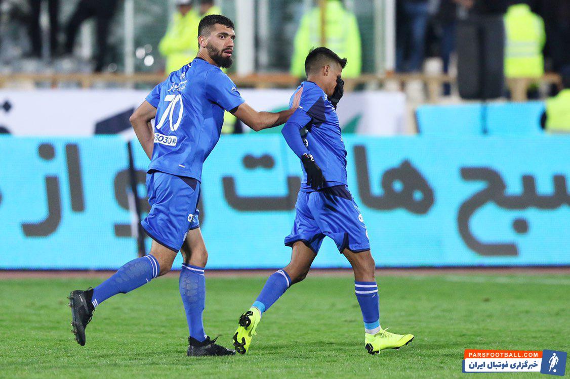 3 بازیکن استقلال و سایپا در بازی دیروز پنالتی خراب کردند تا افسوس فرصت از دست رفته را بخورند قائدی مهاجم استقلال اولین نفری بود که پنالتی اش را خراب کرد.