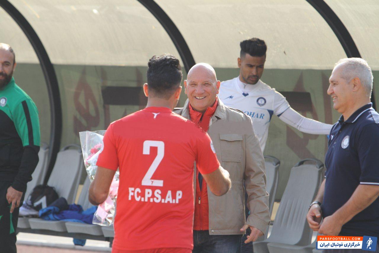 چند بازیکن پرسپولیس پاکدشت به سمت نیمکت آمدند تا از بگوویچ اجازه بگیرند بگوویچ در فوتبال ما نه یک مربی کروات بلکه یک مربی بومی بشمار می رود.