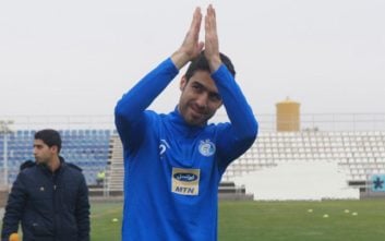 خسرو حیدری همچنان محبوب است اتفاقاتی که پیش از بازی استقلال و ماشین سازی رخ داد نشان می دهد که خسرو حیدری همچنان از محبوبیت بالایی برخوردار است.