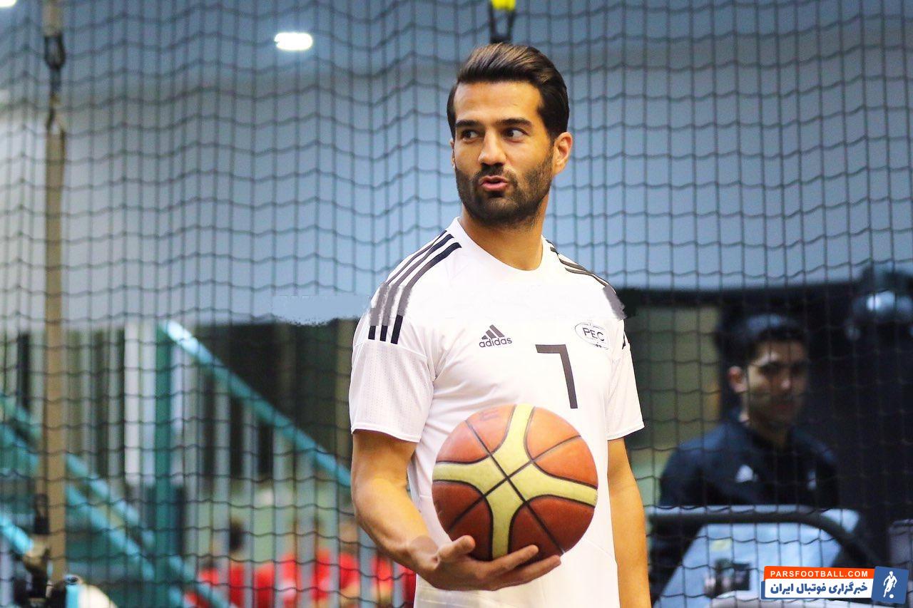 شجاعی در بازگشت از فوتبال اروپا و بازی در لیگ برتر، نمایش فراتر از انتظاری در تراکتورسازی دارد شجاعی در 10 بازی فوق العاده برای تراکتور به میدان رفت.